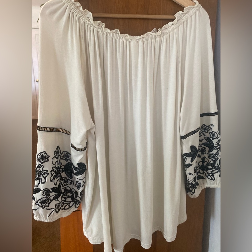 Forgotten Grace XL Blouse  With Embroidered Sleeves Size XL